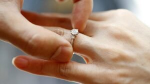 Apa yang Membuat Berlian Menjadi Pilihan Utama untuk Cincin Pertunangan?