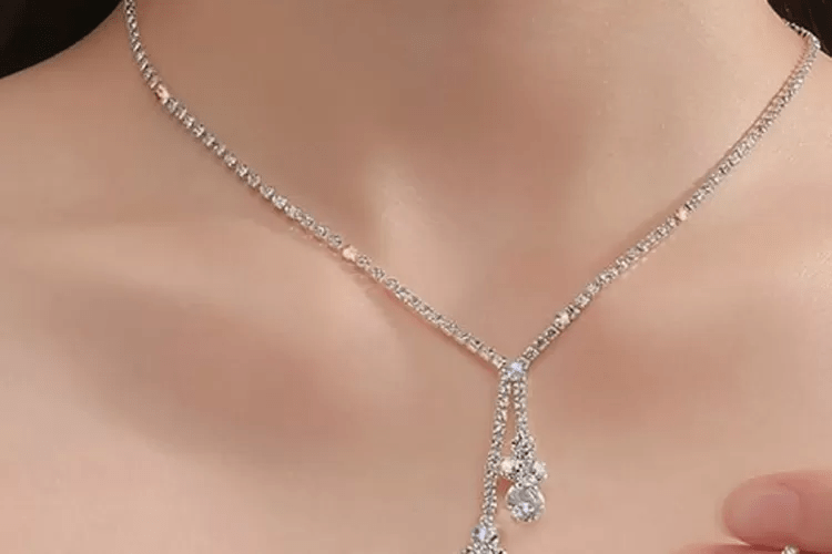 Melangkah dengan Gemerlap: Kalung Berlian Mewah di Dunia Fashion