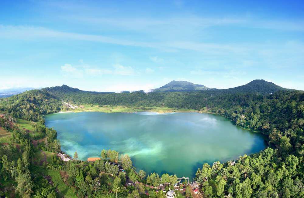 Indahnya Danau Linow, Pesona Danau Tiga Warna di Sulawesi Utara